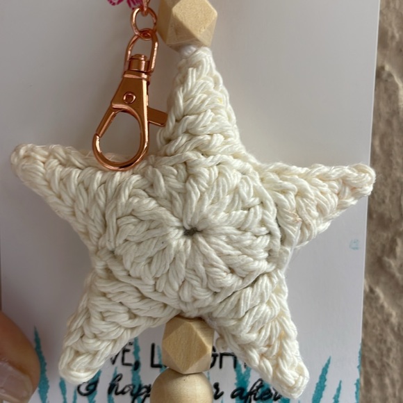 HANDMADE CROCHET STAR KEYCHAIN NATURAL COLOR WOODEN BEADS - Picture 6 of 14